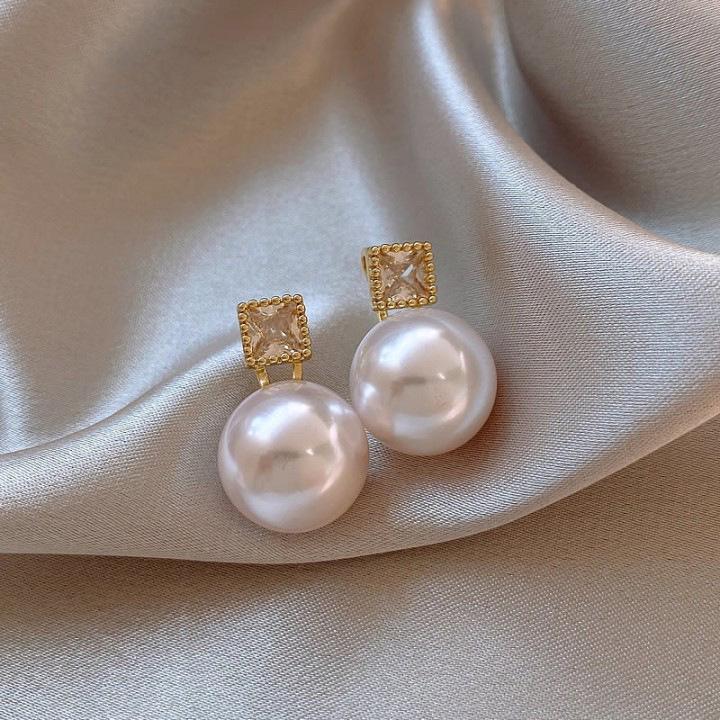Boucles d'oreilles puces fleur perle rétro françaises haut de gamme - Élégantes, polyvalentes et à la mode pour femmes