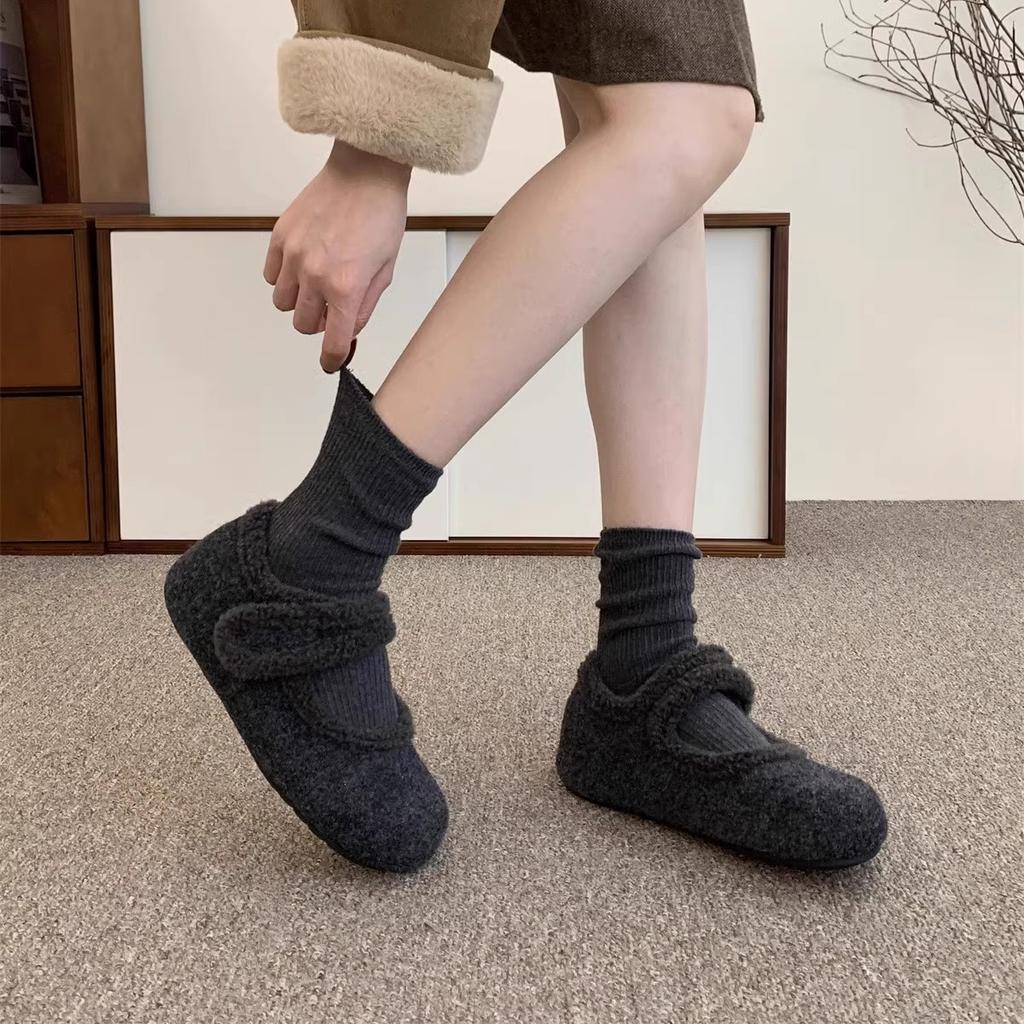 Fashion Winter Trend Women's Warm Plush Lined Round Flat Shoes 2025 Explosions Ankle Strap Casual Solid Color Non-slip Low-top Shoes.