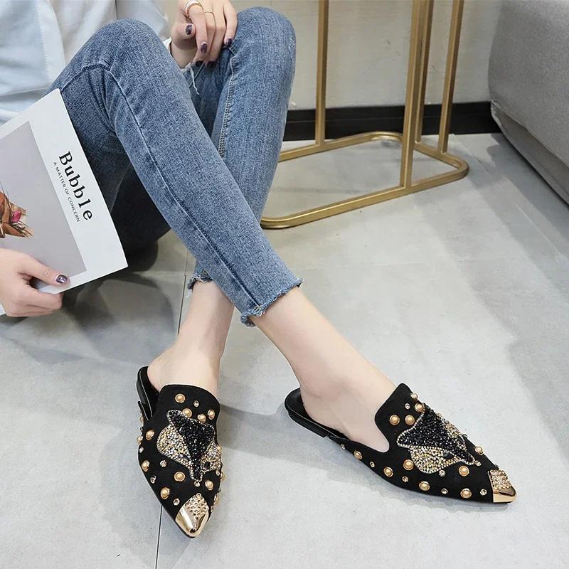 Mode Neue Damenschuhe Mode String-Perlen Spitz Strass Nieten Flache Damen Hausschuhe Slip-On Maultiere Loafer Sandalen Slides Damenschuhe