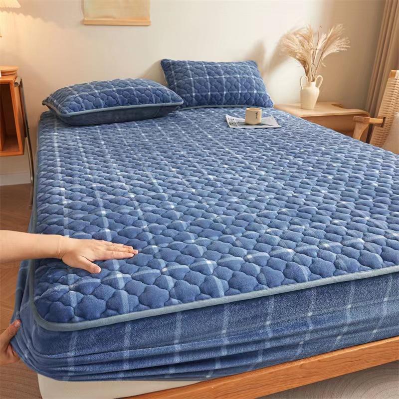 Mother-and-baby Milk Velvet Padded Bedspread with Cotton Padded Single and Double Simmons Bedspread Mattress Protective Cover