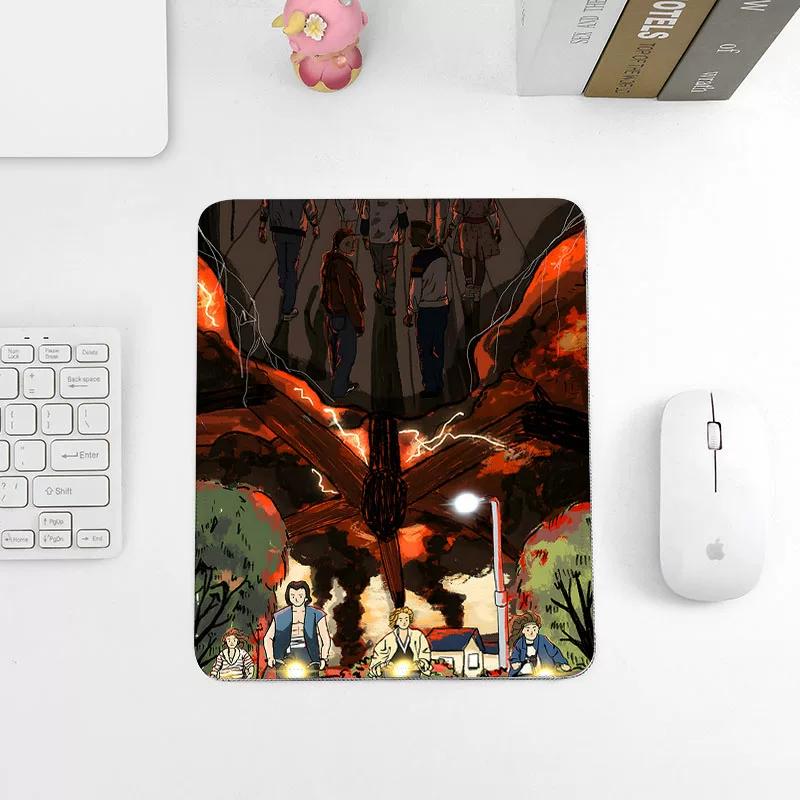 High Definition Printing Stranger Things Leather Mouse Pad Small Convenient and Simple Computer Mouse Pad Desk Edge Lock Non-slip Waterproof Mouse Pad