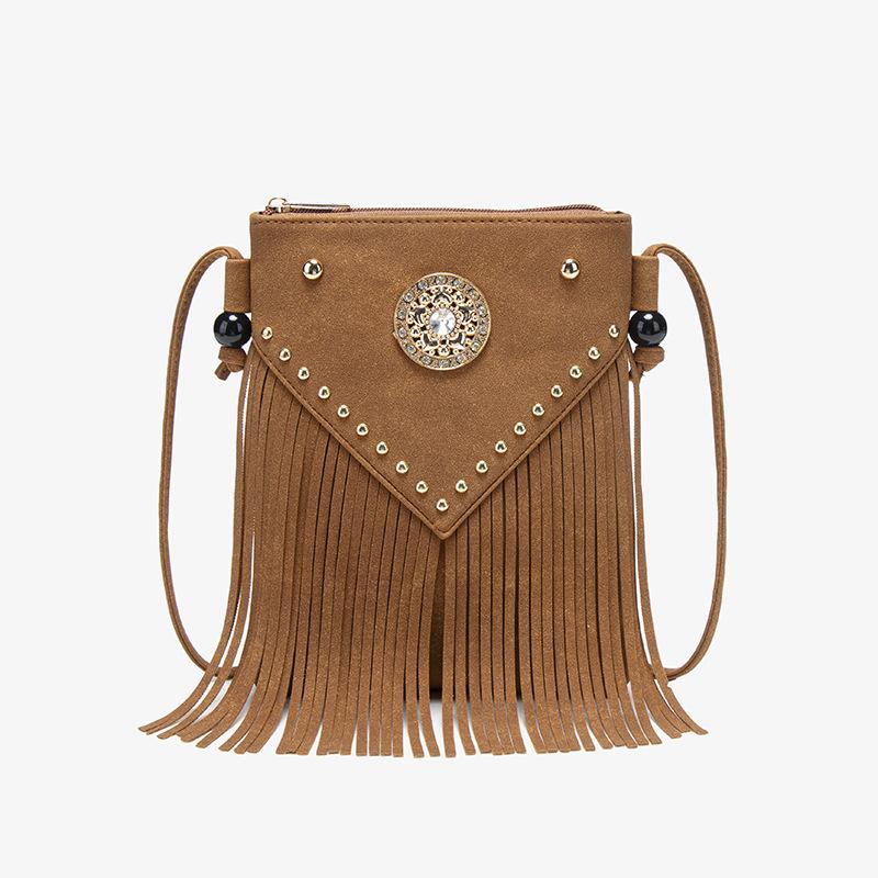 

Модная сумка с заклепками из мягкой кожи, повседневная сумка с кисточками, сумка через плечо для женщин коричневый