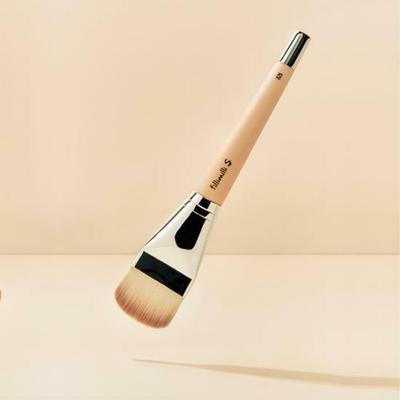 S Fitting Flat Foundation Brush 826