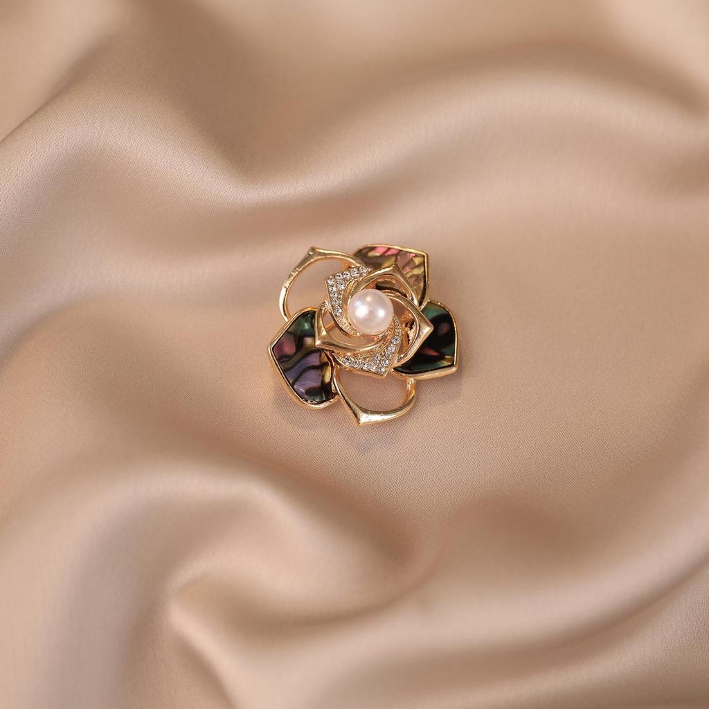 Elegant Pearl Brooch for Women's Suits - High-End Jewelry Pin