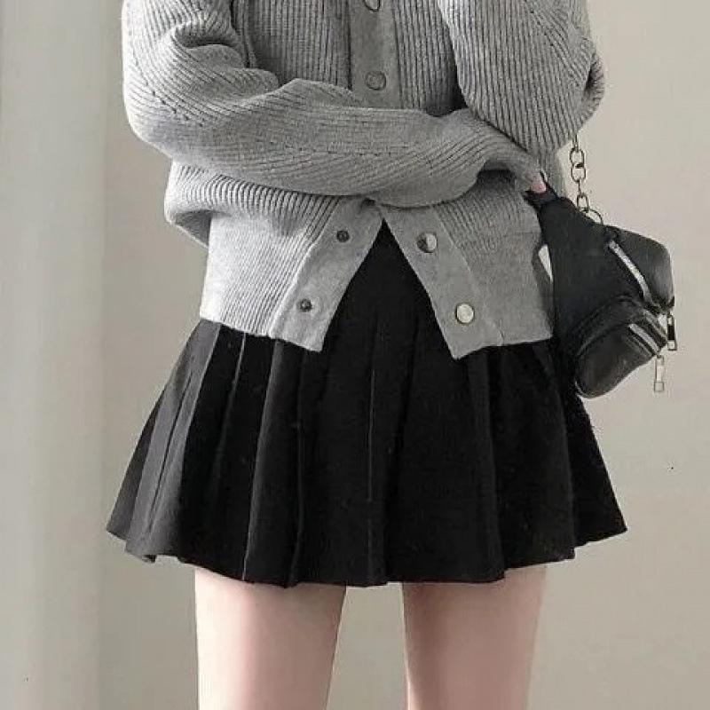 

Korean Chic Autumn/Winter Women s Set: Gentle Academy Knit Cardigan & Pleated Skirt S [For 70-85 lbs]