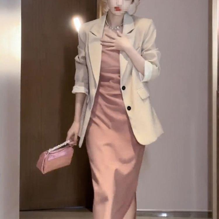 Set chic din două piese pentru socialite toamna: Set Jachetă de Costum și Rochie cu Bretele