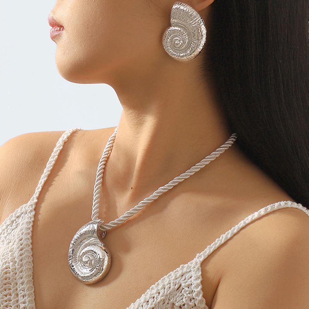 Tooxika Fashion Exaggerated Conch Pendant Necklace Personalised Vintage Ocean Style Geometric Necklace
