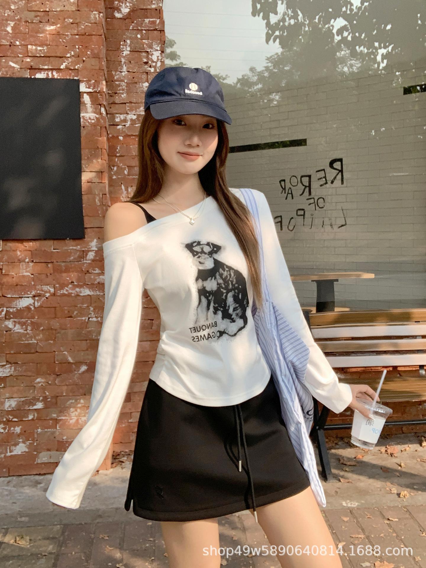 

Grey slanted collar diagonal shoulder off-the-shoulder puppy print long-sleeved T-shirt women s early autumn wear bottomed shirt pleated top L білий