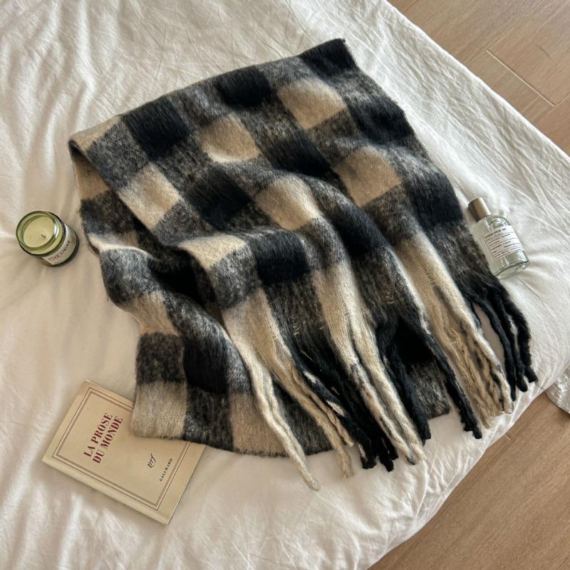 Autumn and winter new Maillard imitation cashmere plaid scarf women's winter senior sense versatile shawl thickened warm scarf