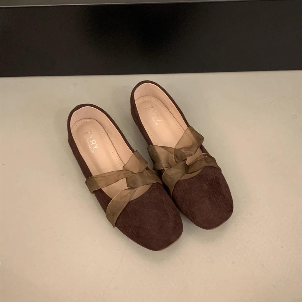 Scarpe serali francesi a fondo piatto vento leggero cinturino incrociato in pizzo bocca bassa punta quadrata camoscio versatili scarpe da ballo singole per pendolari donna