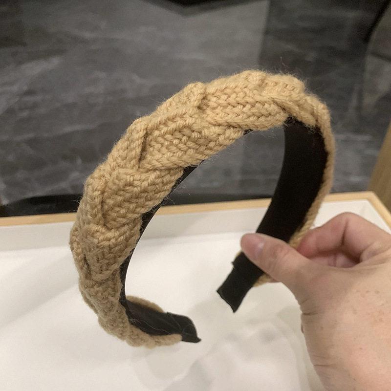 Autumn/Winter French Retro Knit Headband - Solid Color Wool Braid Hair Clip, Korean Style Trendy.