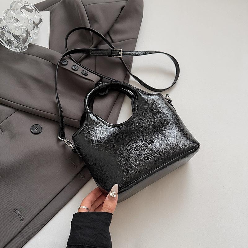 

2025 new summer fashion aesthetic foreign texture portable bucket tote bag commuter simple shoulder messenger bag