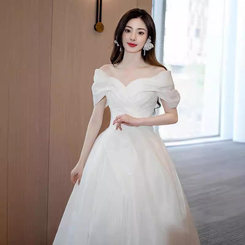 French Light Wedding Dress Bride 1011 New One-word Shoulder Satin Main Yarn Large Size Simple Door Yarn Welcome Yarn Travel Photography