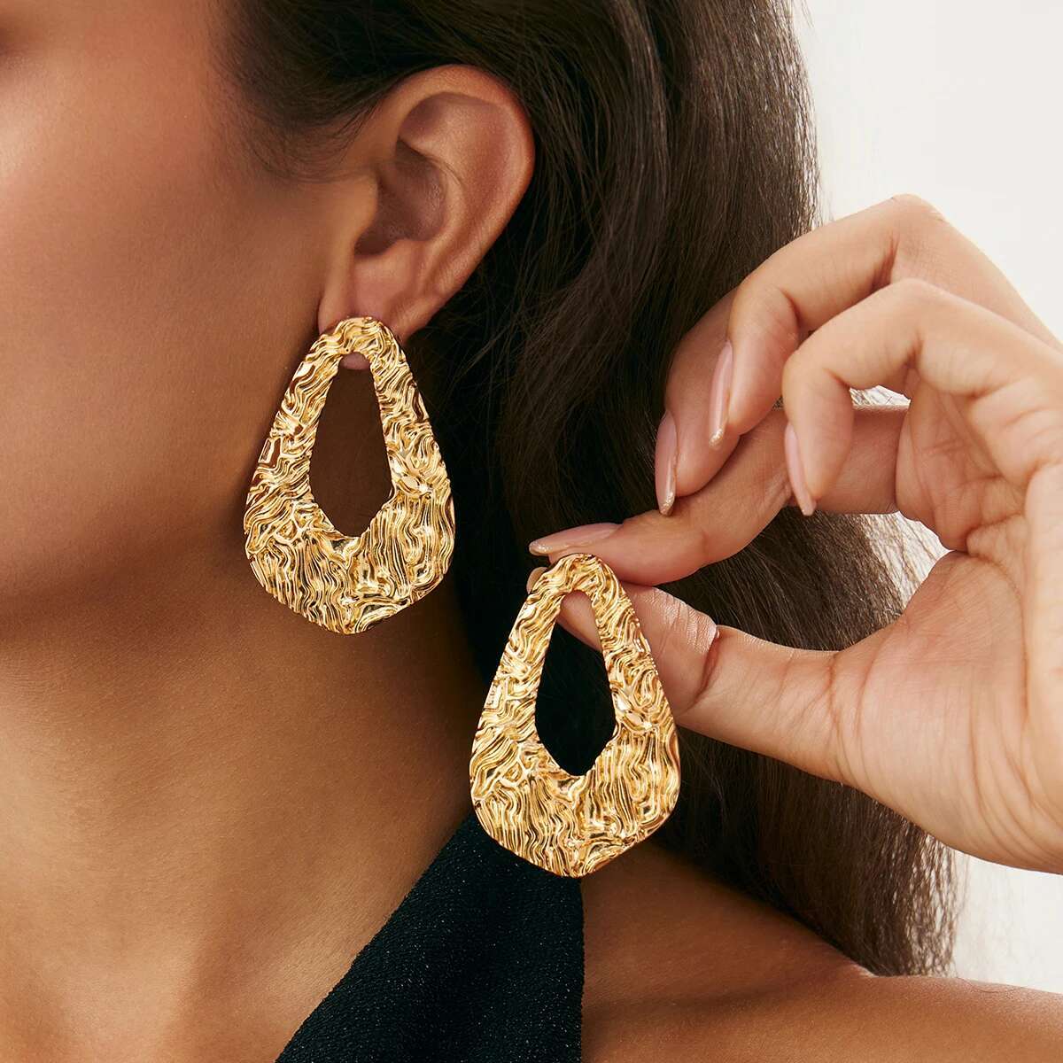 

PuRui Punk Hollow Out Gold Color Wrinkled Texture Pendant Earrings Vintage Irregular Geometric Drop Earrings Female Zircon New