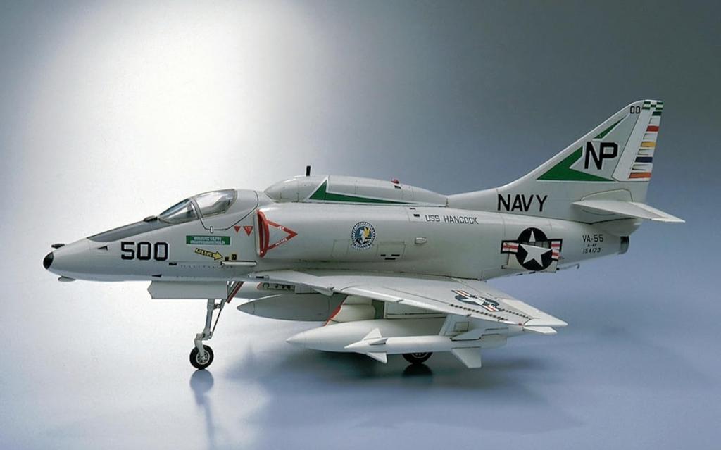 Hasegawa Scale US Navy Skyhawk Plastic Model B9 1/72 A-4E/F