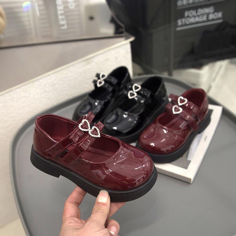 Fashion Girls Princess Mary Jane Shoes with Love Bow Kids Performance Dance Shoes Party 2024 New Girls Leather Shoes Round Toe Soft Sole