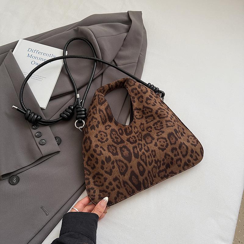 

Сумка-пельмень с леопардовым принтом, большой вместимости, уровень внешности старшеклассницы, нишевая сумка на одно плечо, простая сумка через плечо кофейный/цветной печати леопарда