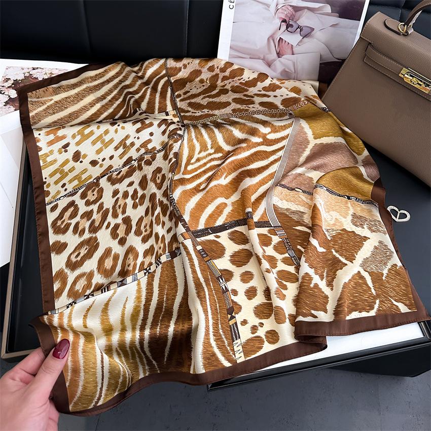 Leopard Print Scarf Women'S Geometric Color Matching Silk Scarf Square Scarf 70Cm Imitation Silk Scarf Smooth Sunscreen Shawl New