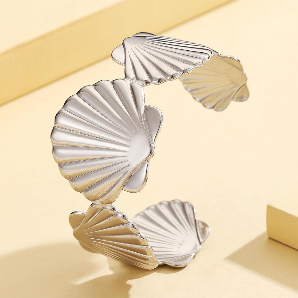 Fresh Vacation Ocean Series Adjustable Seashell Bangle for Women