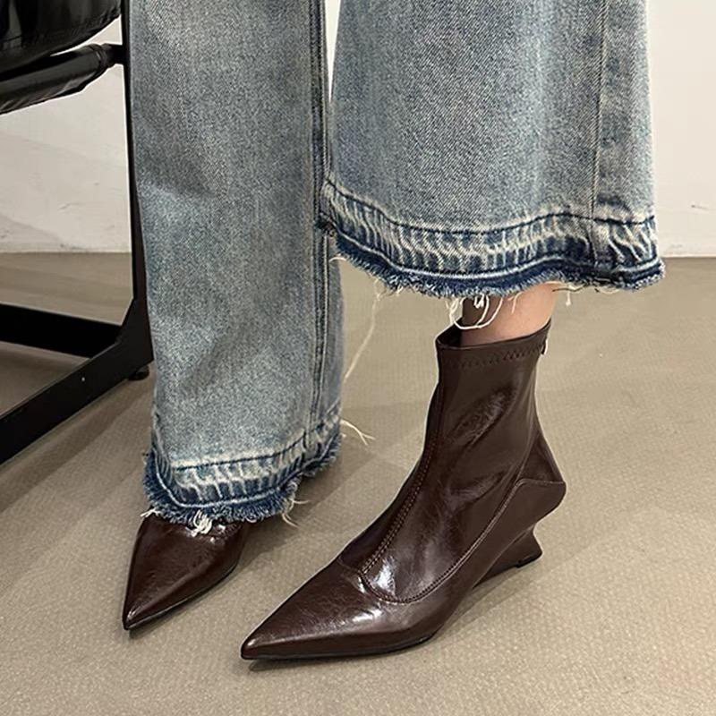 Pointed Toe Booties Autumn and Winter New French Retro 2026 Fashion European and American Style Versatile Niche Skinny Boots 35 коричневый