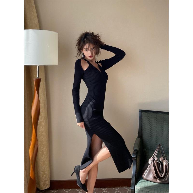 Autumn and Winter New Temperament Long-sleeved Base Split Shoulder Black Knitted Sweater Dress