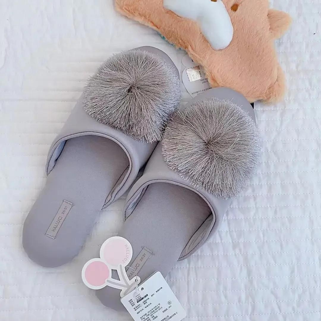 

Модные зимние плюшевые тапочки с кисточками Hairball Slippers женские новые корейские рождественские новогодние теплые домашние туфли повседневные тапочки на плоской подошве 38 -39 серый