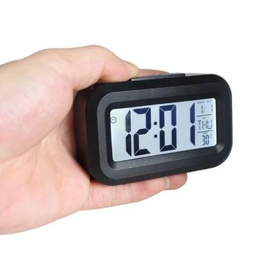 Pil ile Çalışan Mini Dijital Çalar Saat Sıcaklık Tarih Hafta Arka Işık Erteleme Sessiz Masa Saati 12/24 Saat Geri Sayım LCD Saat