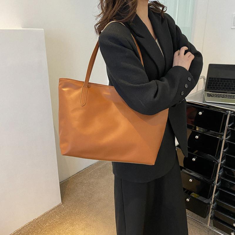 Fashionable Large Pu Tote Bag For Women With Stylish Versatile Design And Spacious Capacity