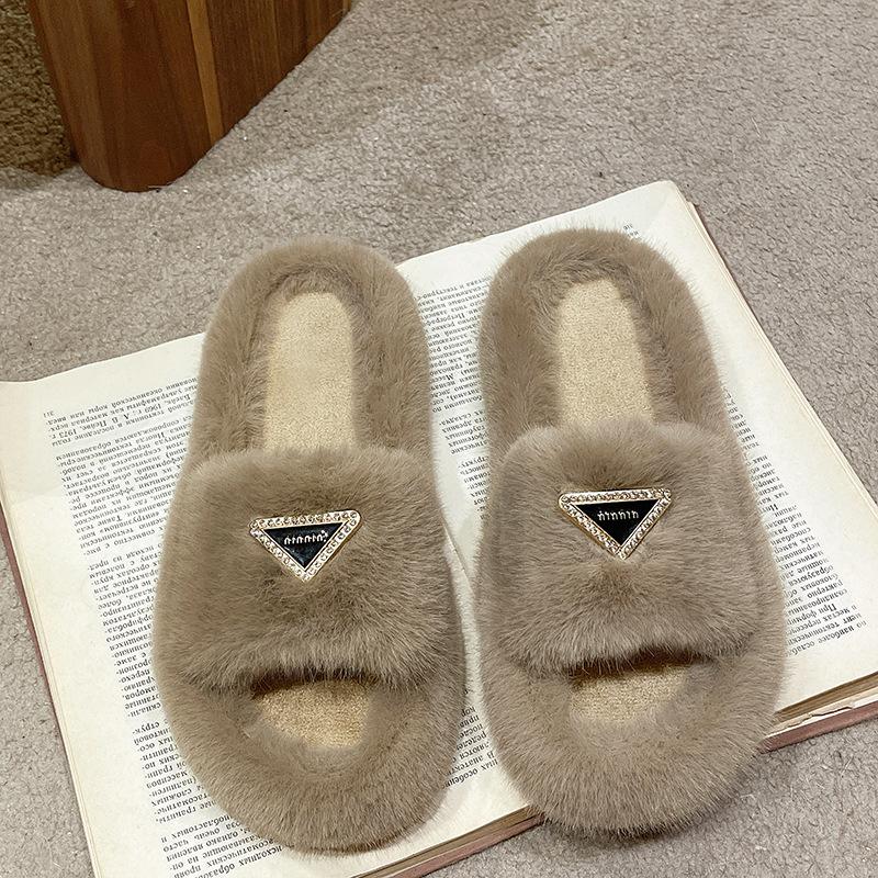 

Mao Mao slippers women wear thick soles to increase the height of autumn and winter cotton towing home light luxury inverted triangle explosion plush 42