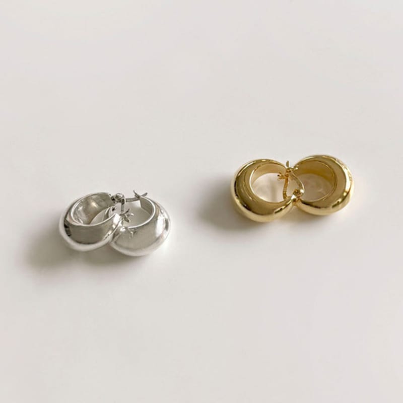 Mi0 Half Moon Bold Earring