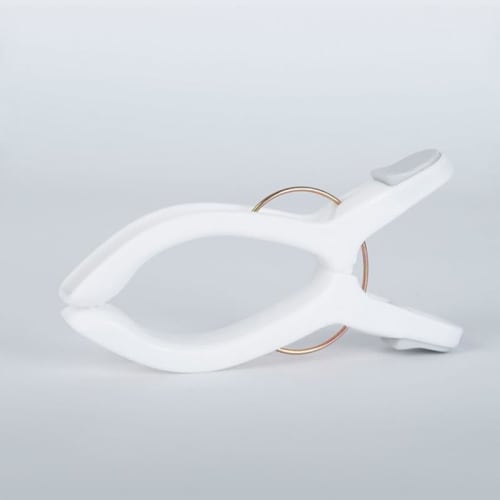 YOUOWO Large Clothespins, Futon Pegs, 4-Piece Set, Strong Plastic Clothespins for Indoor and Outdoor Drying, Non-Slip, Windproof (4-Pack - White)