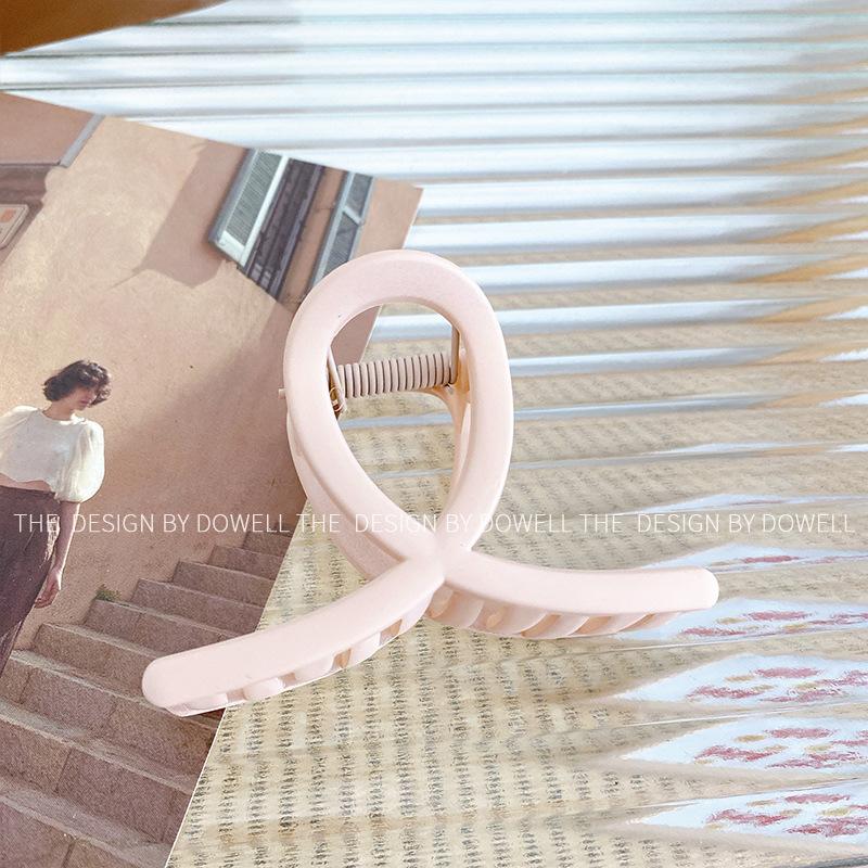 

8cm Vintage Sophisticated Matte Hair Claw Clip For Elegant Updos Hairstyles And Skin