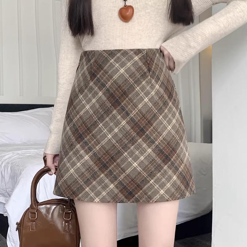 Women's High-Waist Plaid Wool A-Line Skirt - Slimming, Hip-Hugging, Autumn/Winter 2026 Style, Petite Fit