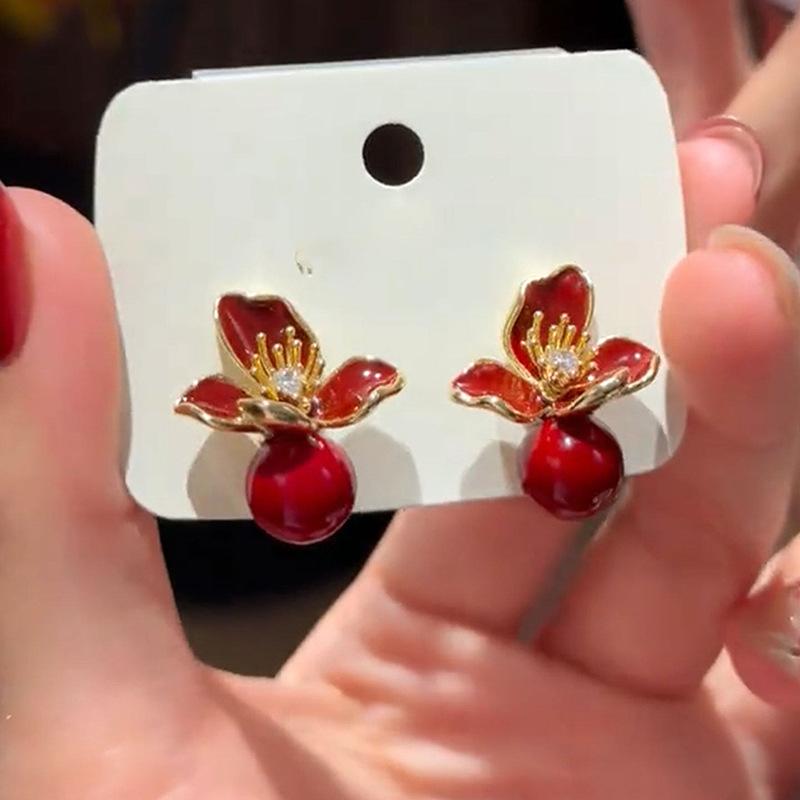Silver needle dripping oil flower pearl earrings retro personality unique design earrings light luxury high-end earrings