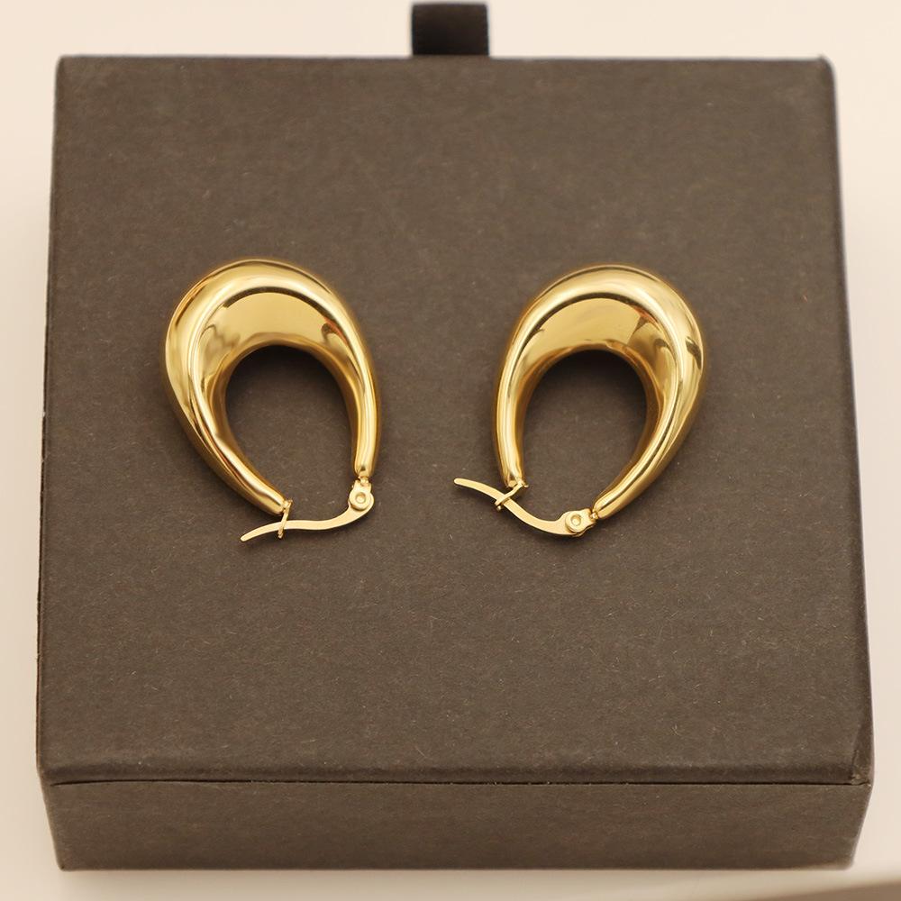 Wind French Retro Oval Hollow Titanium Steel Earrings High-End Light Luxury Earrings U-Shaped Earrings