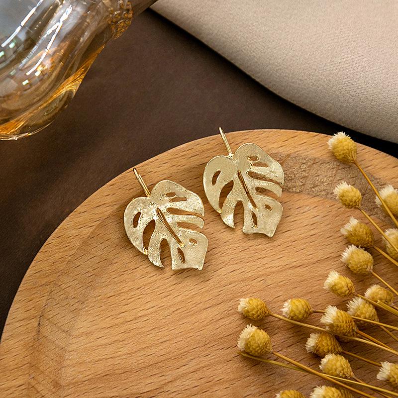 Exquisite Retro Leaf & Butterfly Ginkgo Gold Earrings: Luxurious Statement Piece