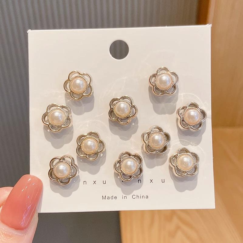 Women's Invisible Pearl Brooch: Anti-Exposure Collar Pin for Shirts and Corsages.