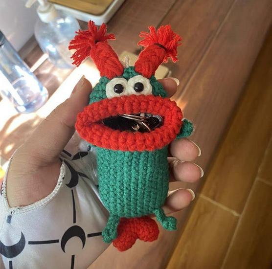 Niedliche Cartoon-Monster-Autoschlüsseltasche - Schlüsselhülle und Anhänger aus Wolle mit Wurstmaul