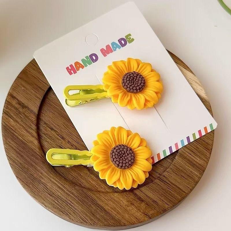 Sunflower hairpin, sweet and cute cartoon flower hairpin, good-looking girl with broken hair, seaside bangs, headdress on the side