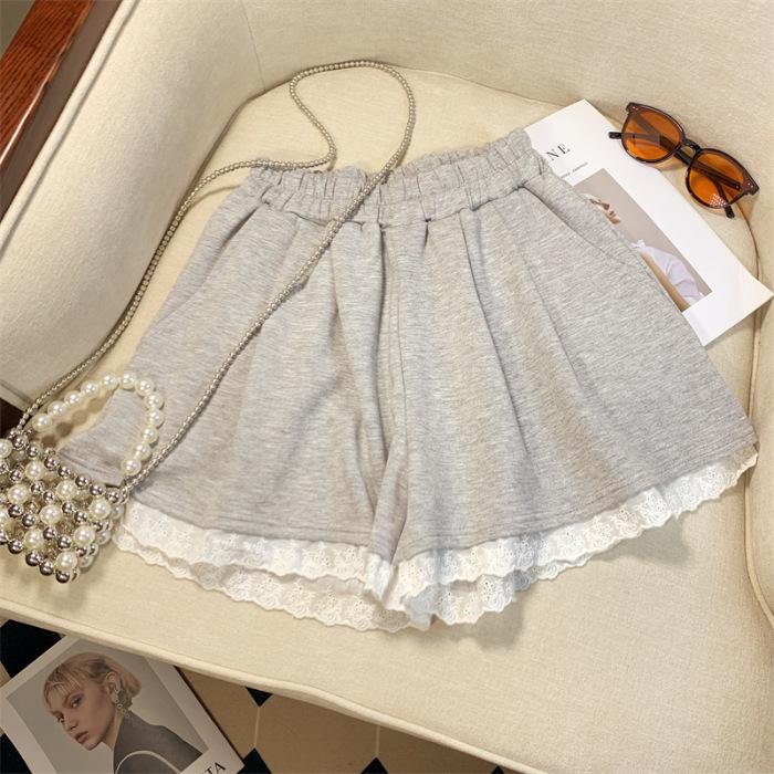 

Женские повседневные серые брюки с широкими штанинами и кружевной отделкой - Стройнящие, эластичная талия, универсальные летние шорты Small серый
