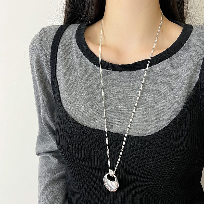 Asian Blogger-Inspired Saddle Bag Necklace: Luxury Women's Niche Sweater Chain Accessories