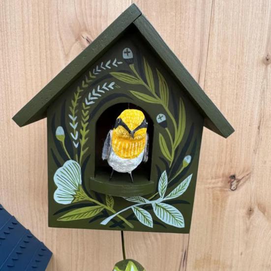 Kinetic Art Birdhouse Wall Decor Animal in House Wall Decoration Outdoor Garden Wall Art for Farmhouse Home Room Yard Patio Porch