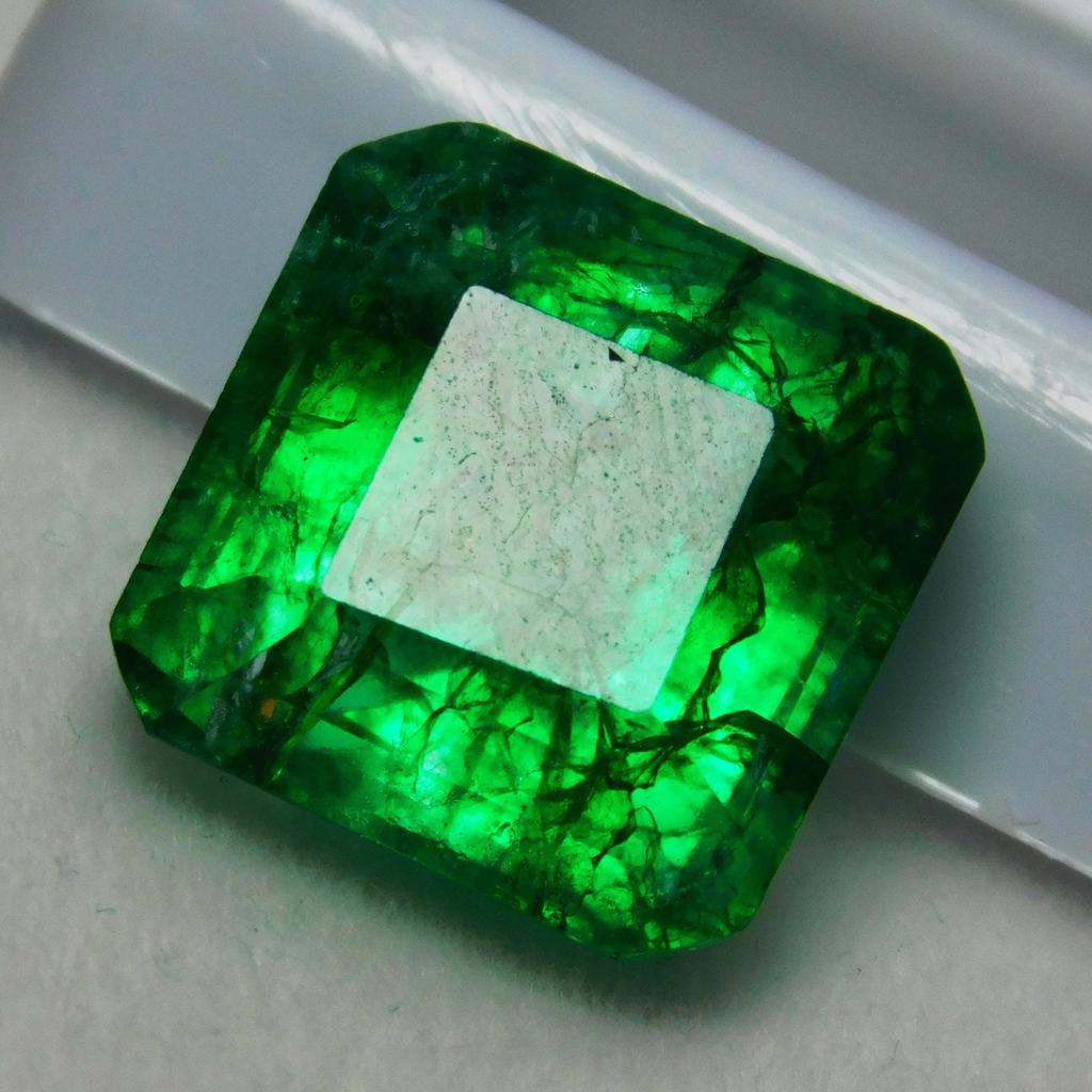Square Cut CERTIFIED 9 Carat Natural Emerald Green Colombian Loose Gemstone A-3897b