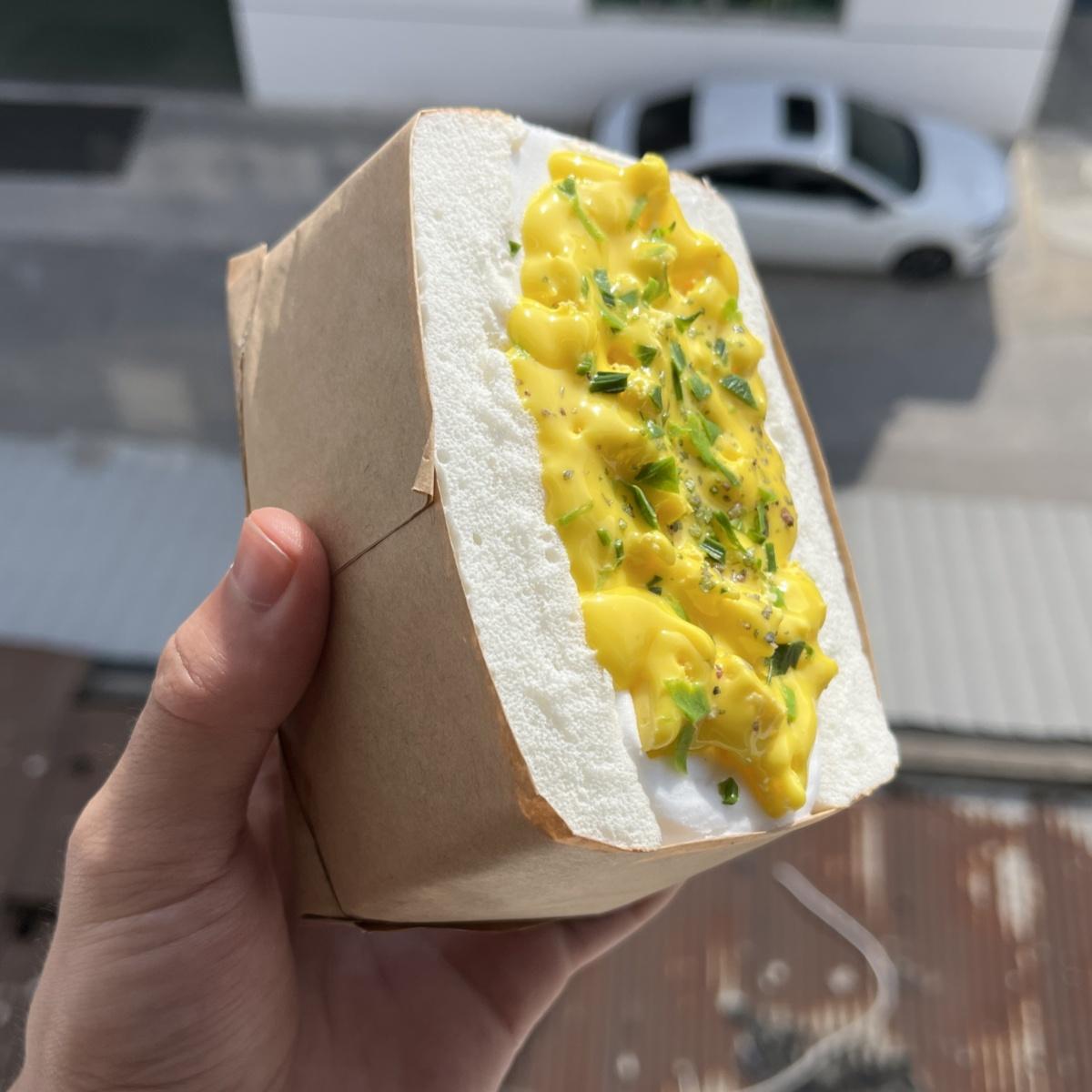 

1-piece Artificial Egg Sandwich Delicious and Nutritious Breakfast Baked Bread Mayonnaise Yogurt Recipe Model Customizable глибокий рожевий колір