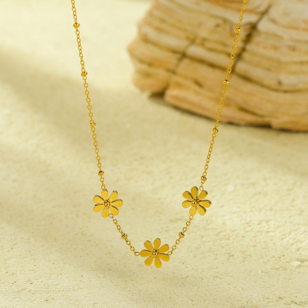 Charm 18k Gold Plated Stainless Steel Rhinestone Flower Necklace For Girls Stylish Waterproof Hypoallergenic Jewelry