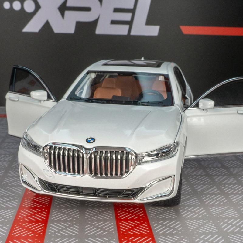 

Carzhi CZ24482 760Li Sedan Alloy Model Toy Car with Steering & Suspension белый