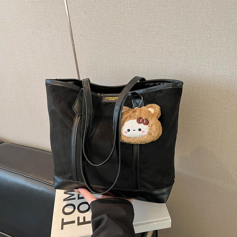 Casual Womens Big Shoulder Bag Made Of Suede Material With Zipper Closure For Commuting