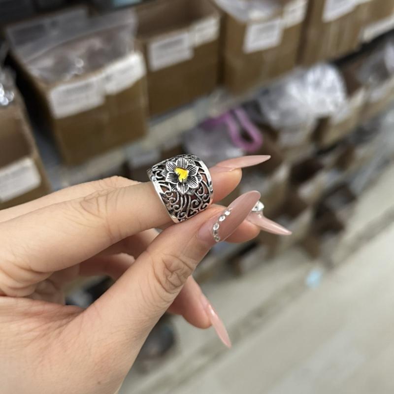 Love Hollow Wide-sided Pattern Ring for Women, New Fashion European and American Luxury Retro Ring Gift