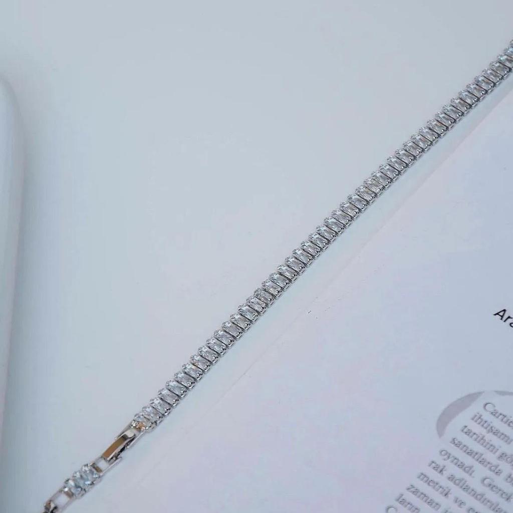 Elegantes Zirkonia-Baguette-Steinarmband – Anlaufgeschützter Edelstahlschmuck für Damen – Verstellbare Länge 16-18cm