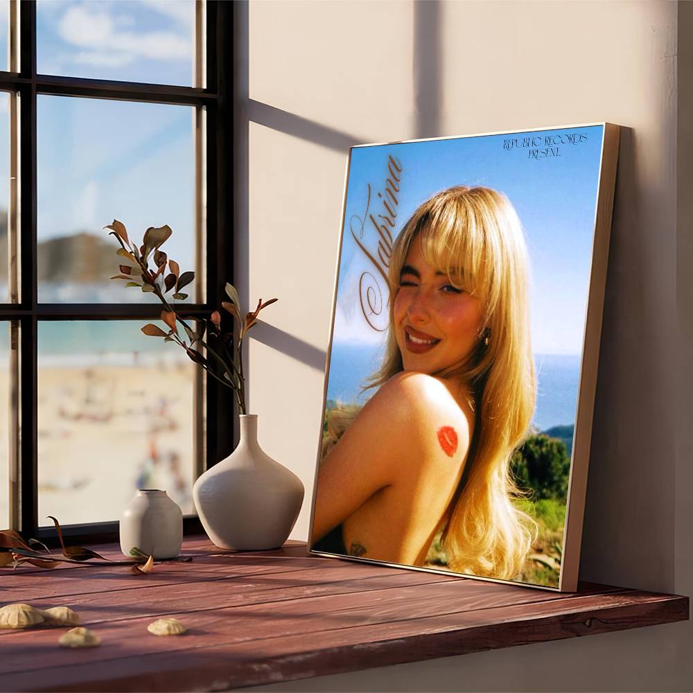 Chanteuse Sabrina Carpenter Série Papier Blanc Vintage Affiche Autocollant Papier Imperméable Esthétique Café Bar Peinture Murale Artistique